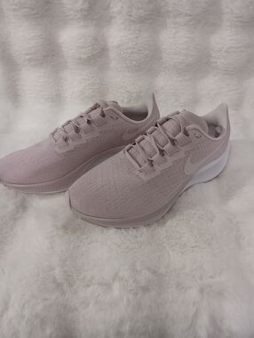 NEW Nike Air Zoom Pegasus 37 Wmn's Barely Rose Pink White BQ9647-601 Size 10.5